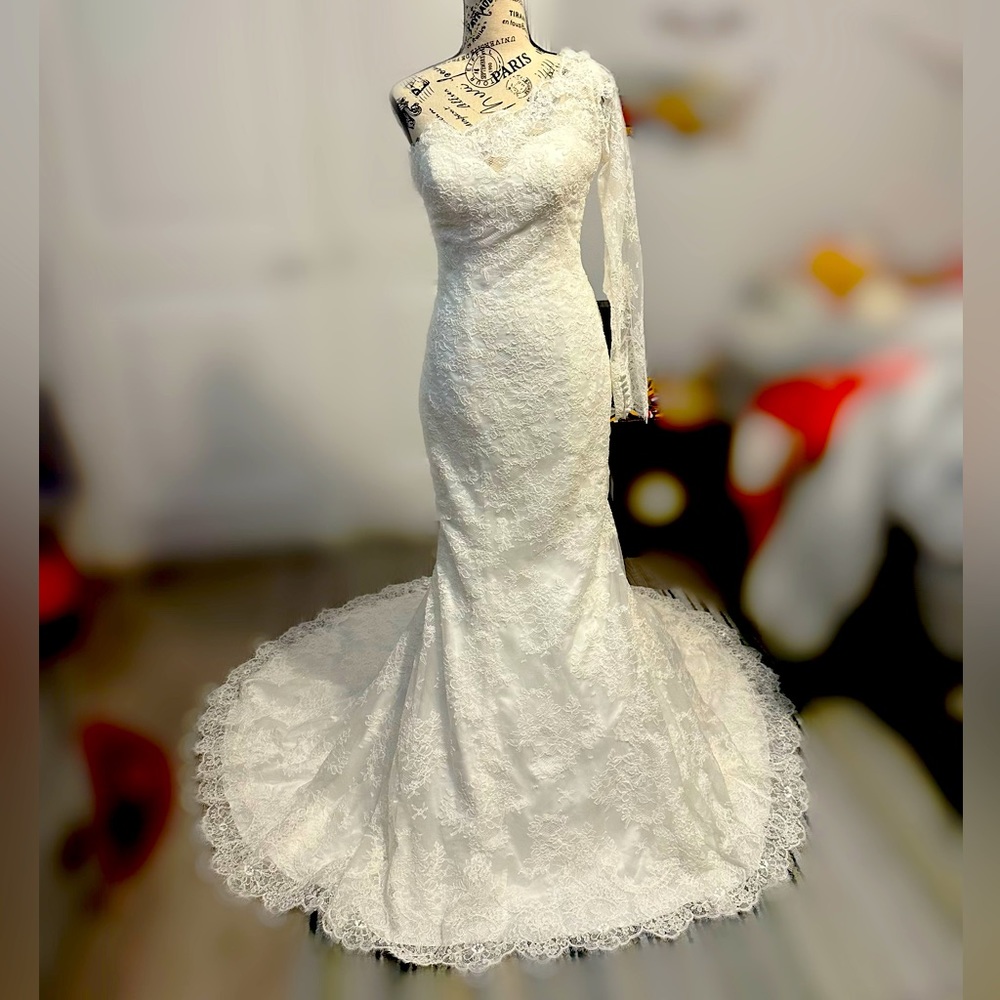 Allure Bridals White Lace One-Shoulder Wedding Gown